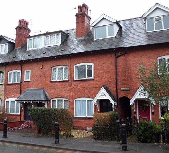 3 Bedroom Terraced House To Rent In Hewell Road, Barnt Green., B45