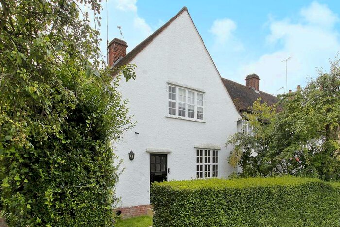 3 Bedroom House To Rent In Asmuns Hill, Hampstead Garden Suburb, London, NW11
