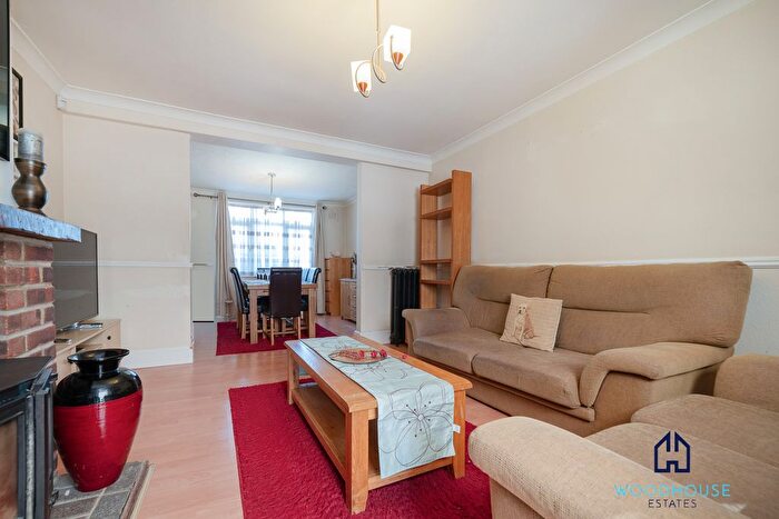 3 Bedroom Semi Detached House For Sale In Prestwick Road, WD19