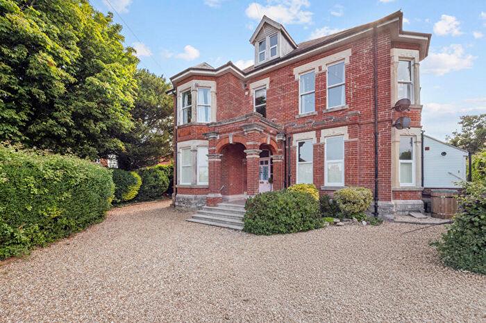 2 Bedroom Flat For Sale In Victoria Avenue, Weymouth, DT3