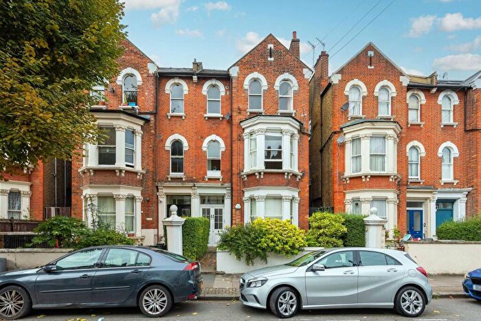 2 Bedroom Flat To Rent In Sisters Avenue, Clapham Common North Side, London, SW11