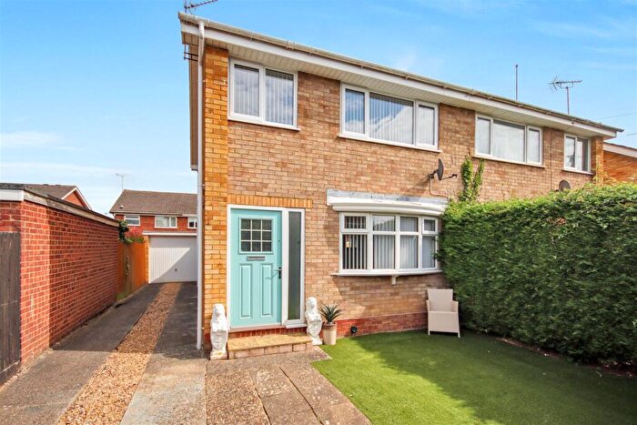 3 Bedroom Semi-Detached House For Sale In , Shakespeare Road, Rushden, NN10