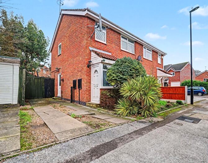 3 Bedroom Semi Detached House For Sale In Thorney Road, Coventry, CV2