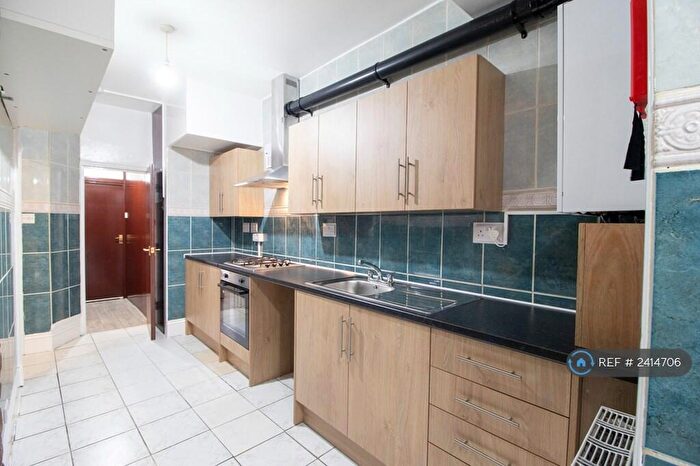 2 Bedroom Flat To Rent In Hickling Road, Ilford, IG1