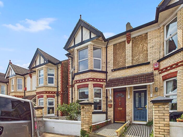 3 Bedroom Semi-detached House For Sale In Leighton Road, Hove, BN3