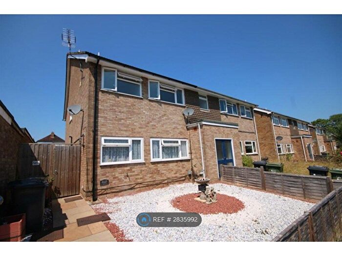 2 Bedroom Flat To Rent In Badger Close, Guildford, GU2