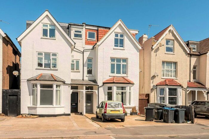 2 Bedroom Flat To Rent In Queens Road, London SW19