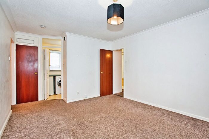 1 Bedroom Flat For Sale In Kiddles, Yeovil, BA21