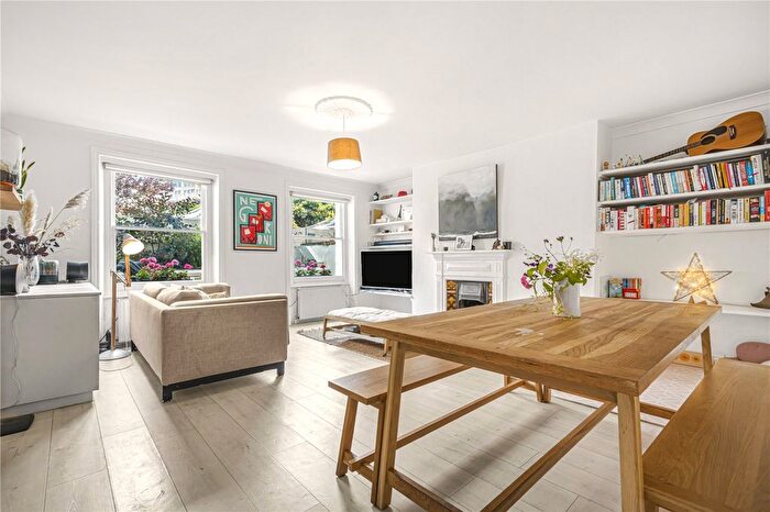 1 Bedroom Maisonette For Sale In Twickenham Road, Teddington, TW11