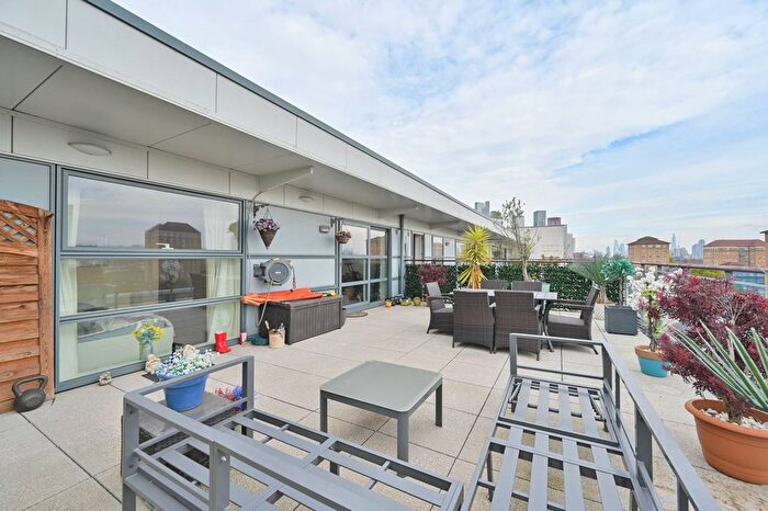 2 Bedroom Flat For Sale In This Space, Nine Elms, London, SW8