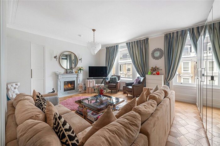 3 Bedroom Flat For Sale In Stafford Terrace, Kensington, London, W8
