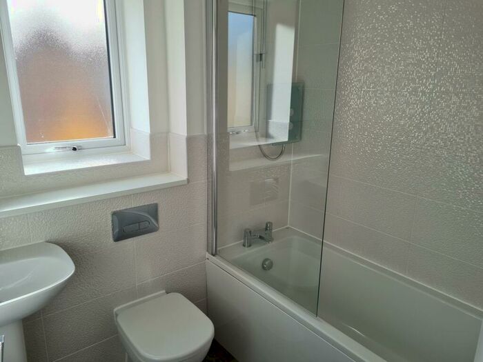 3 Bedroom House To Rent In Pond Close, Doncaster, DN4