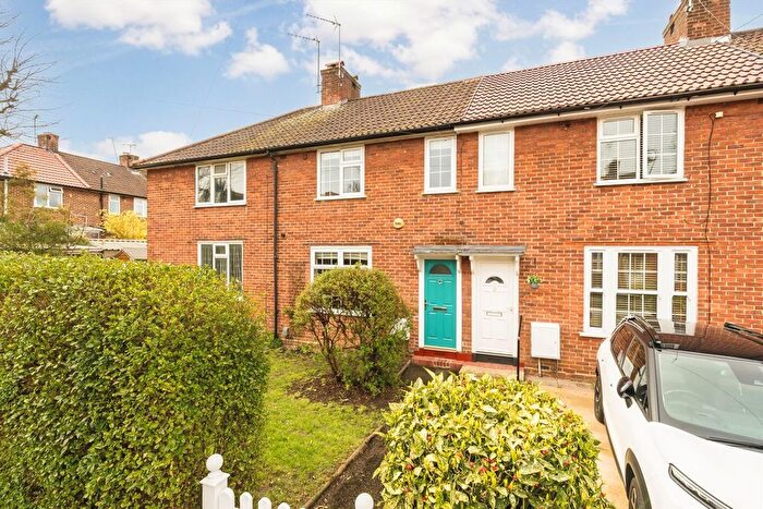 2 Bedroom Property For Sale In Greatdown Road, Hanwell, W7