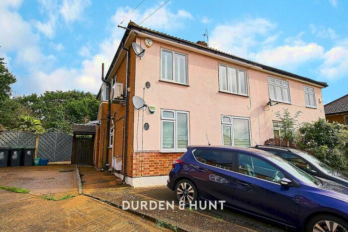 3 Bedroom Maisonette To Rent In Barncroft Close, Loughton, IG10