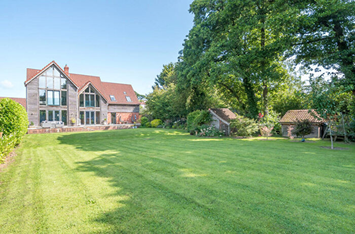 4 Bedroom Detached House For Sale In Woodlands Close, Knowle, Braunton, Devon, EX33