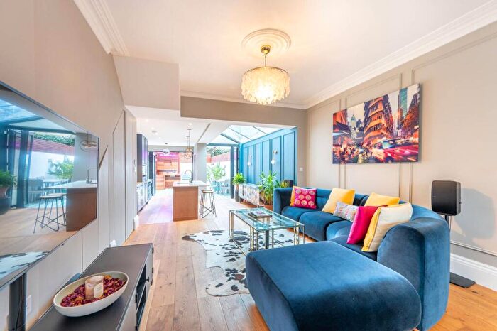 4 Bedroom Semi Detached House To Rent In Kenmont Gardens, Kensal Rise, London, NW10