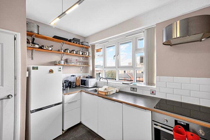 2 Bedroom Apartment To Rent In St Agnes Place, SE11