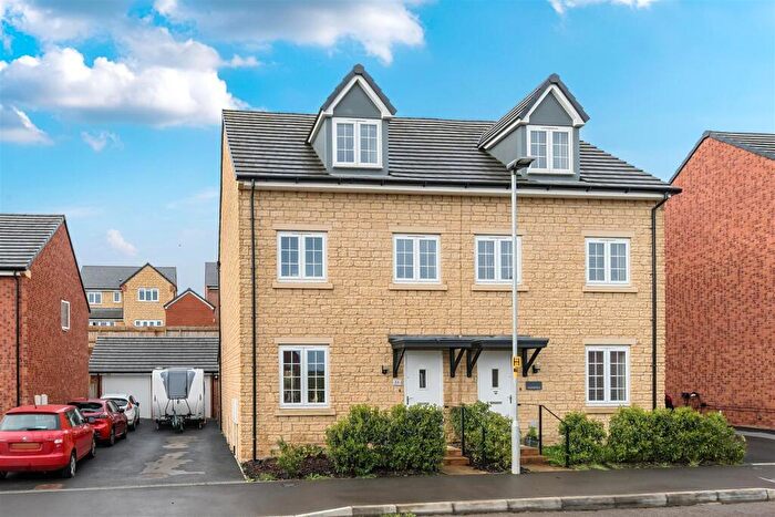 3 Bedroom Semi-Detached House For Sale In Wheatfield Avenue, Chippenham, SN14
