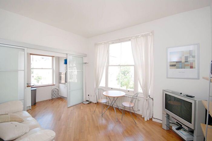 2 Bedroom Flat To Rent In Longridge Road, Earls Court, London, SW5