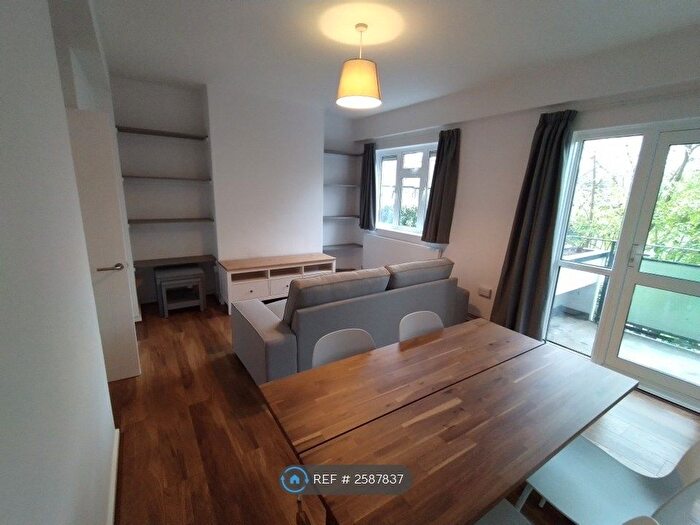 2 Bedroom Flat To Rent In Walsham House, London, SE17