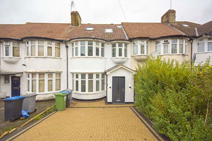 5 Bedroom Property To Rent In Hay Lane, London, NW9