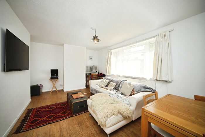 2 Bedroom Maisonette For Sale In Priorswood Place, Taunton, TA2