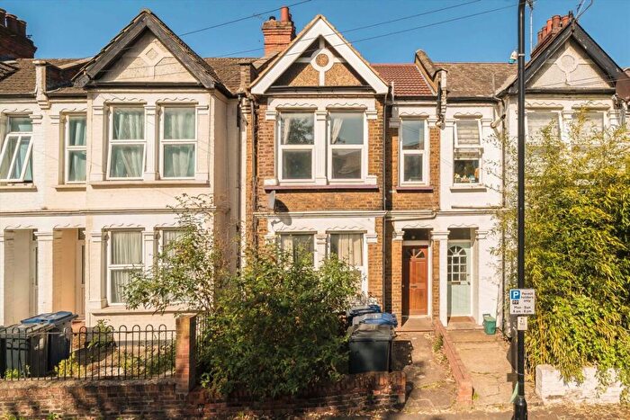 2 Bedroom Flat To Rent In Midland Terrace, Acton, NW10