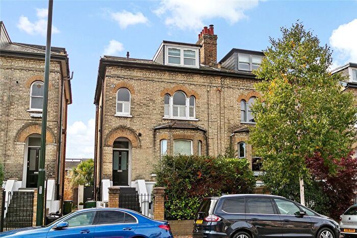 1 Bedroom Flat For Sale In Stanley Road, Teddington, TW11