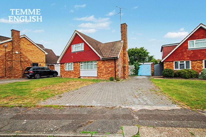 4 Bedroom Detached House For Sale In Lingcroft, Birds Estate, Kingswood, - No Onward Chain!, SS16