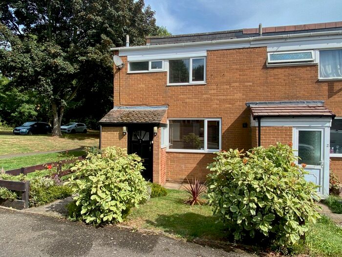 3 Bedroom End Of Terrace House To Rent In Derwent Close, Daventry, Northants., NN11