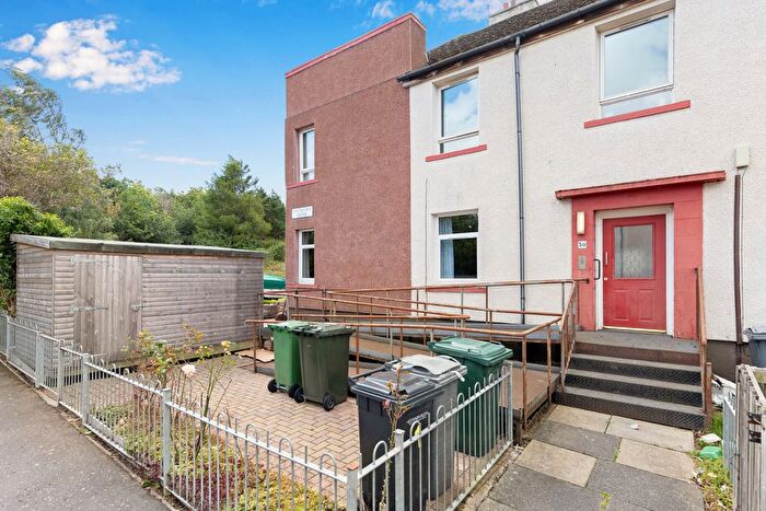 3 Bedroom Flat For Sale In / Castleview Grove, Edinburgh, EH16