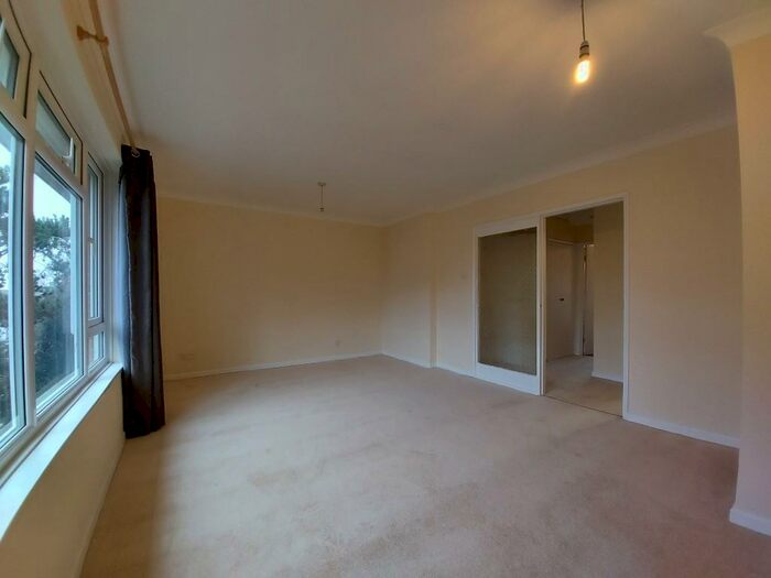 2 Bedroom Apartment To Rent In Brighton Road, Sutton, Surrey, SM2