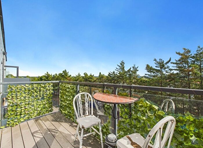 2 Bedroom Flat For Sale In Sovereign Court Sterling Road, Bexleyheath, DA7