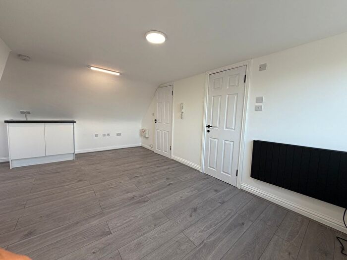 Studio To Rent In North Circular Road, London, NW10