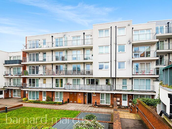 2 Bedroom Apartment To Rent In Lankaster Gardens, East Finchley, N2