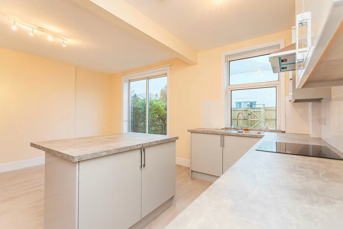 4 Bedroom Detached House To Rent In Castlemain Avenue, Bournemouth, BH6