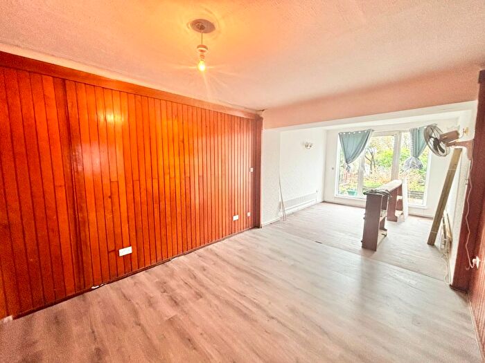 3 Bedroom Semi-Detached House To Rent In Park Drive, Skewen, Neath, SA10