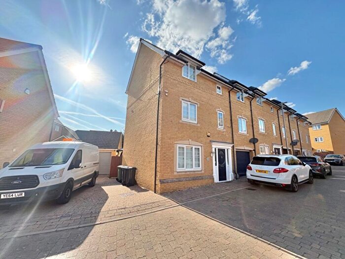 5 Bedroom End Of Terrace House For Sale In Matthau Lane, Oxley Park, MK4