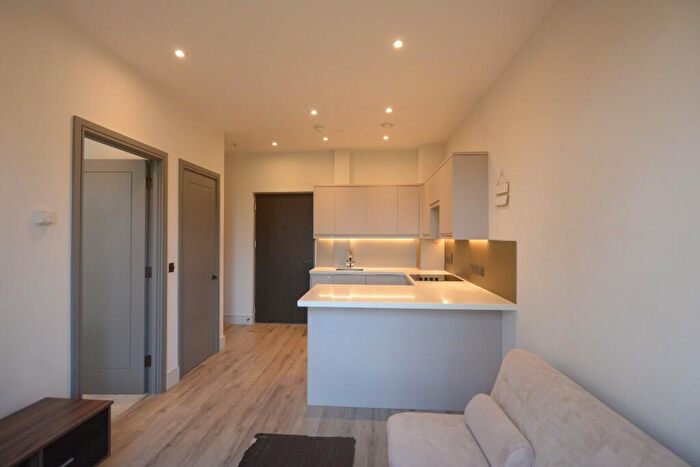 1 Bedroom Flat To Rent In Nixey Close, Slough, Berkshire, SL1