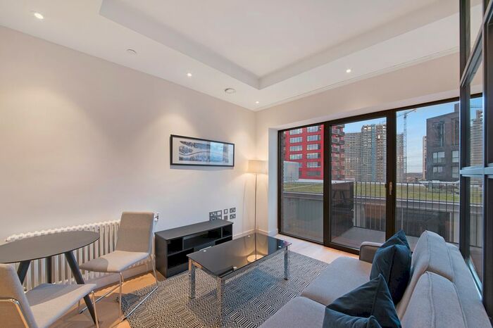 Studio To Rent In Modena House, London City Island, E14