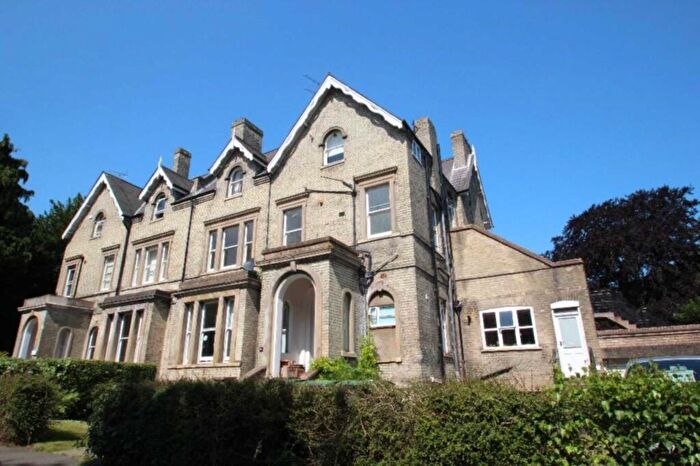 3 Bedroom Apartment To Rent In Bishopswood Road, Highgate, N6