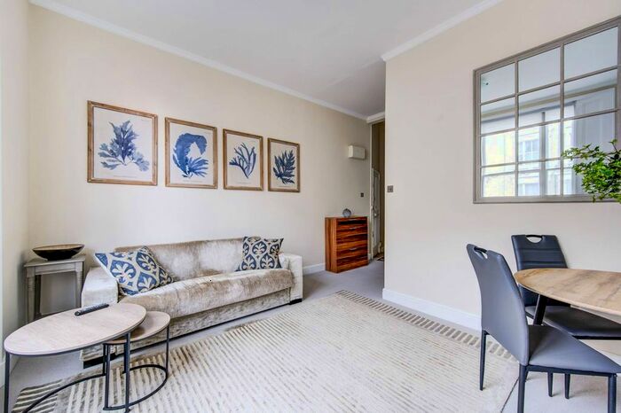 2 Bedroom Flat To Rent In Eardley Crescent, Earls Court, London, SW5