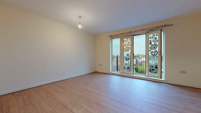 2 Bedroom Flat To Rent In Blackthorn Road, IG1