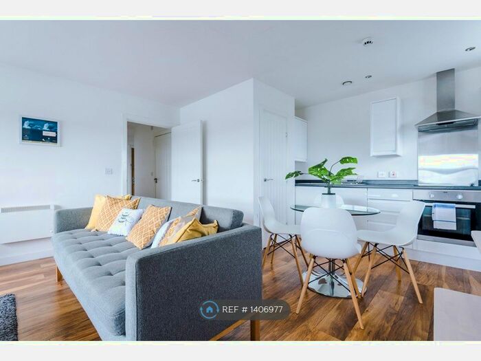 2 Bedroom Flat To Rent In Grove House, Manchester, M16