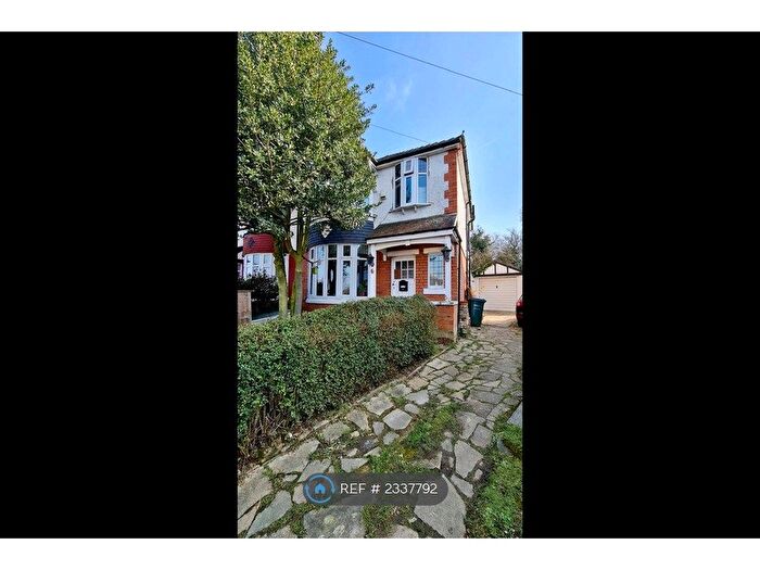 3 Bedroom Semi-Detached House To Rent In Hollickwood Avenue, London, N12