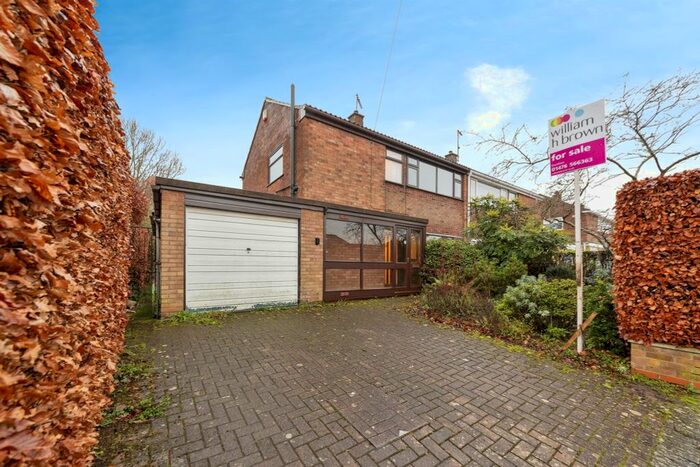 3 Bedroom Semi-Detached House For Sale In Rosemary Crescent, Grantham, NG31