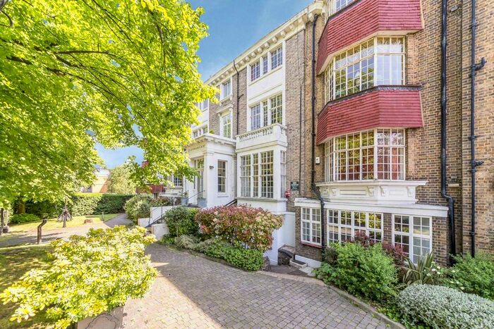 3 Bedroom Flat To Rent In Kings Avenue, London, SW4