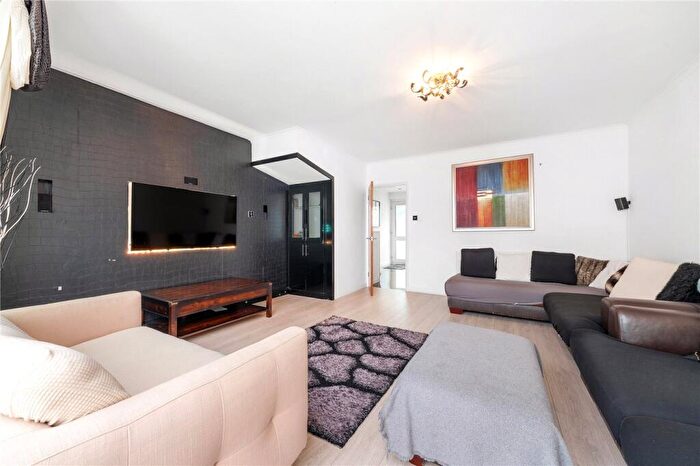 3 Bedroom Terraced House For Sale In Hillsboro Road, East Dulwich, London, SE22