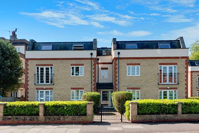 2 Bedroom Flat To Rent In Churton Place, Chiswick, W4