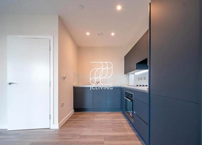 2 Bedroom Apartment To Rent In Green Ferry Way London, E17